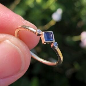 Vintage 8K Solid Gold Blue Saphire & Diamond Dainty Stacking Ring Size 6.75